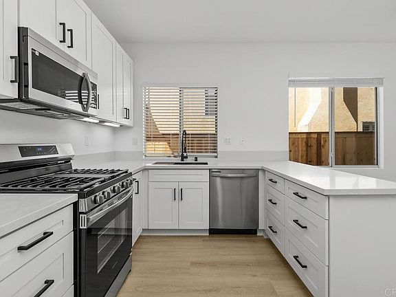3rd image of 1296 Avenida Fragata