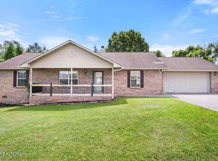 5612 Brandon Park Dr, Maryville, TN 37804