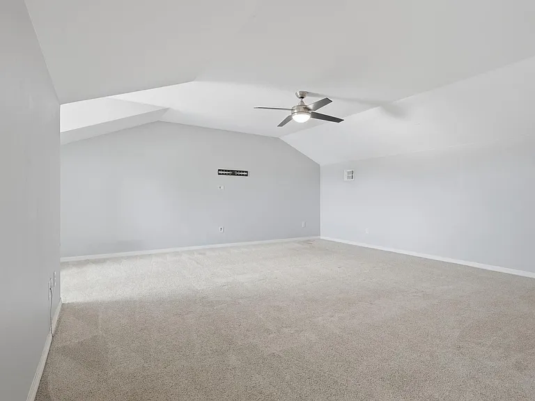 9419 Stonehouse Ln — Photo 17