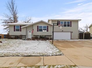 3619 Western Pine Dr NE, Cedar Rapids, IA 52402