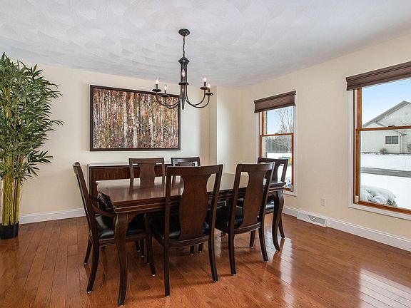 4th image of 113 Barrington Cir
