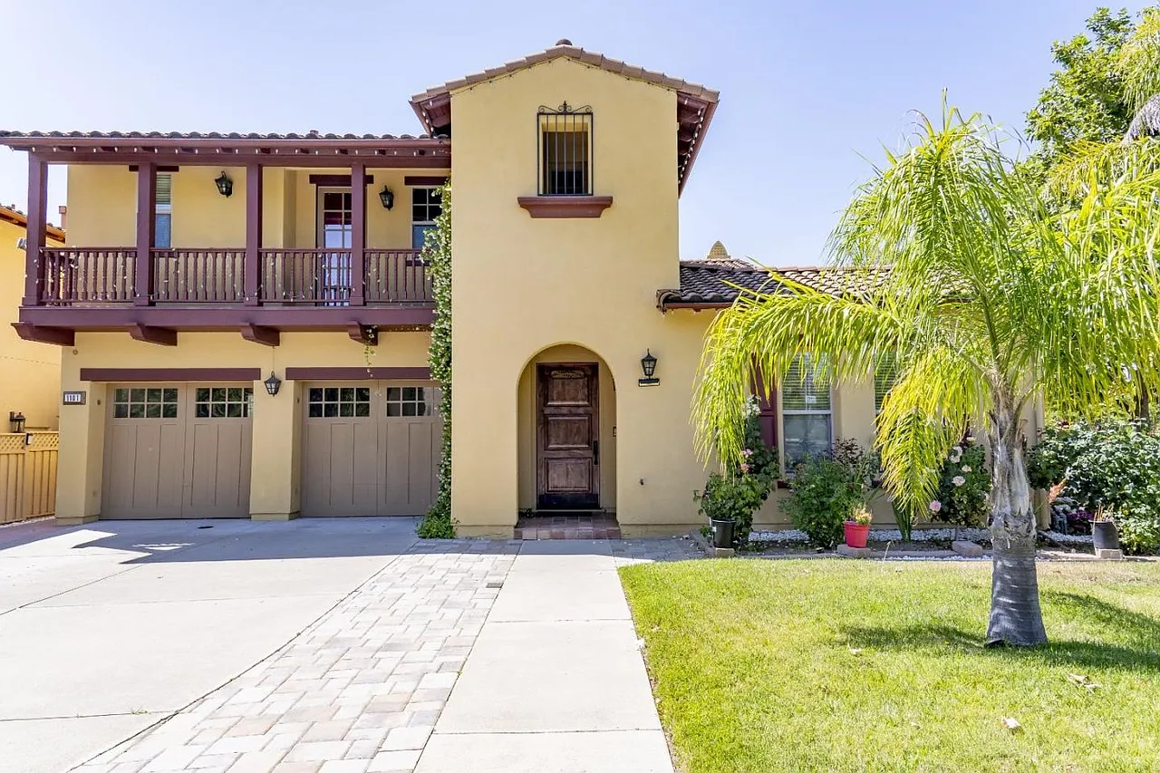 5 bed, 3780 sqft, $7,999 — Photo 1