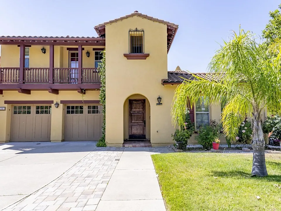 1101 Macias Ln