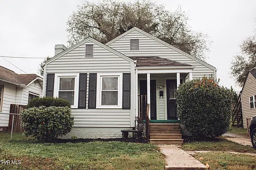 921 Myrtle St Photo 1
