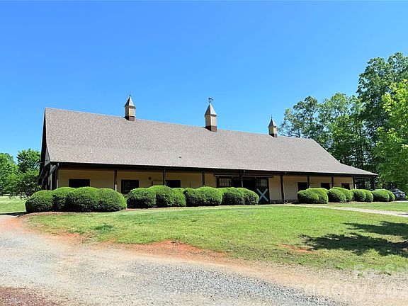 4th image of 6 Mapleton Ln
