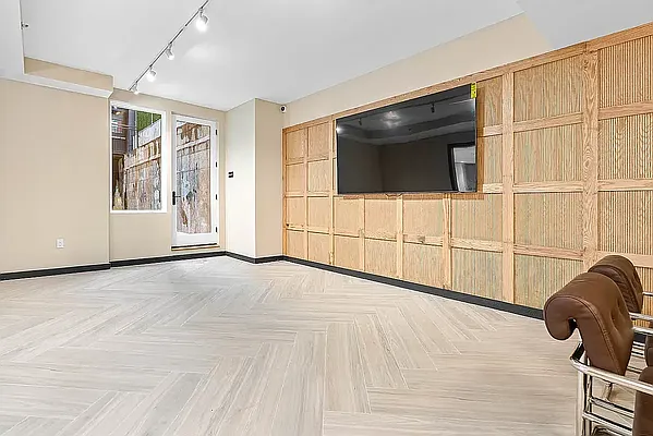 Rented by Leasing Management LLC | media 9