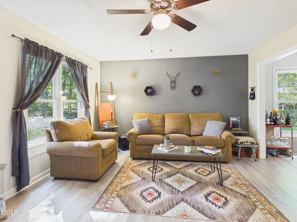 1402 Sundown Dr, Mebane, NC 27302
