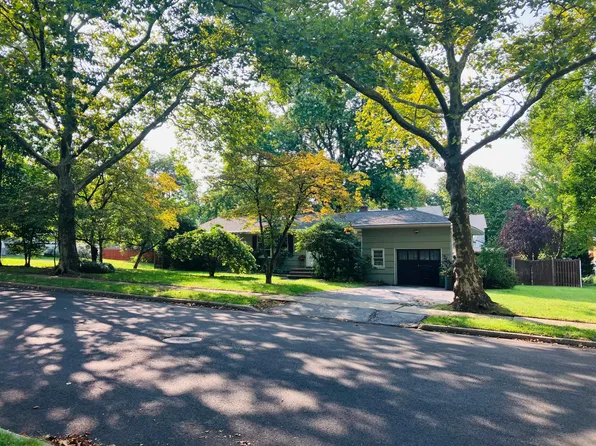 159 Greg Lawn Dr, Paramus, NJ 07652