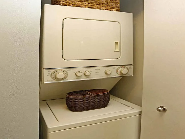 Skyridge Club Apartments — Photo 9