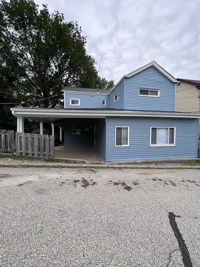 2 Verena St photo 1