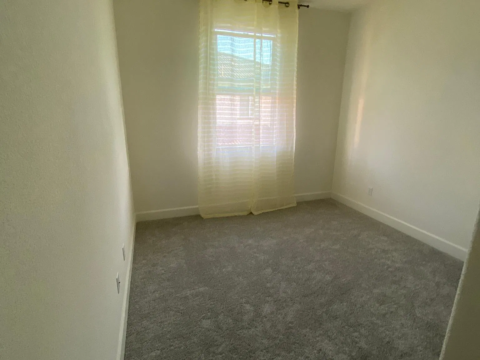 3 bed, 2307 sqft, $1,000 — Photo 4