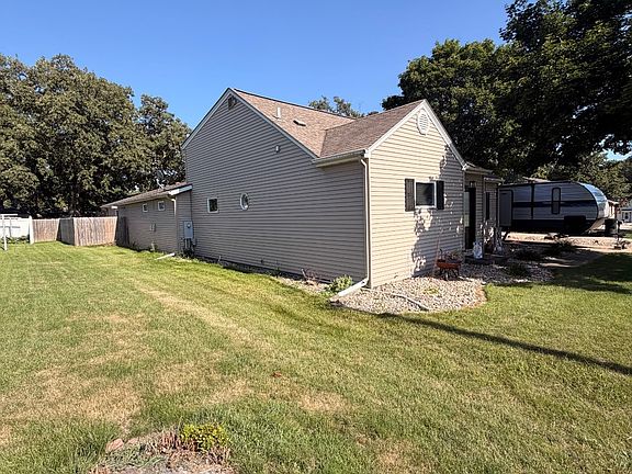 3rd image of 407 S 9th St