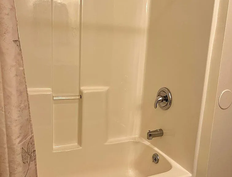 540 E Hickory St — Photo 10