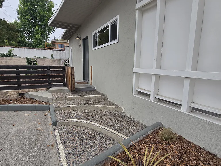 2688 Lake Ave — Photo 25