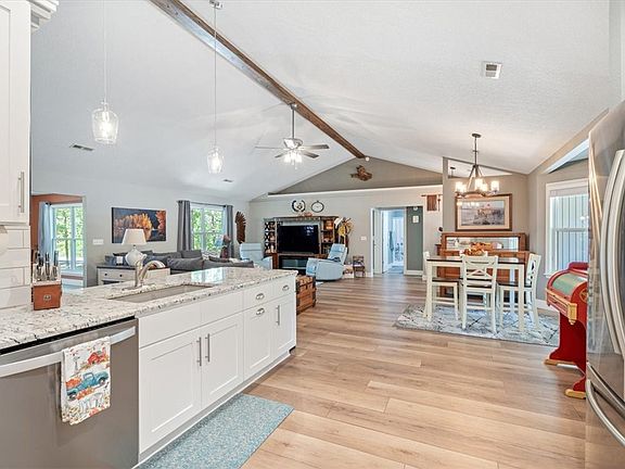 3rd image of 2 Dornoch Cir