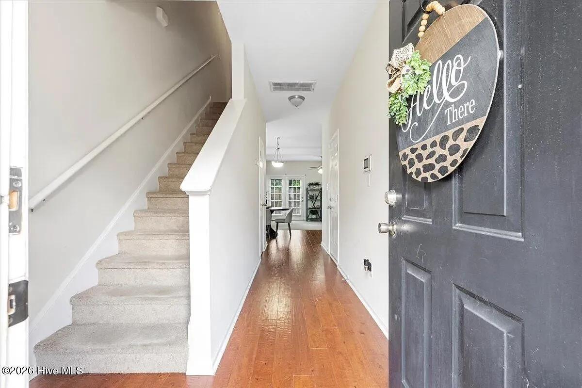 4 bed, 1762 sqft, $2,100 — Photo 2