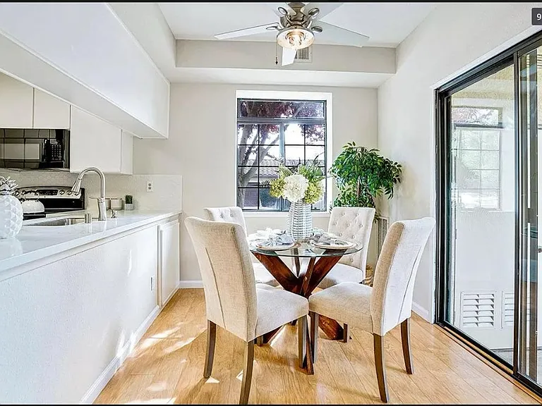 24 Washington Square Dr — Photo 7