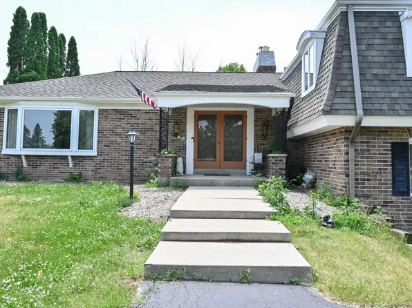 1545 West Spruce COURT, River Hills, WI 53217