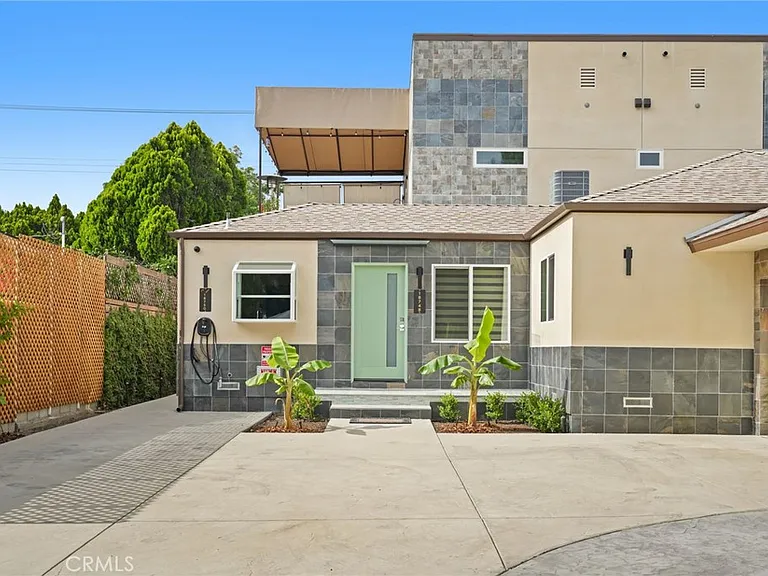 18748 Collins St — Photo 1