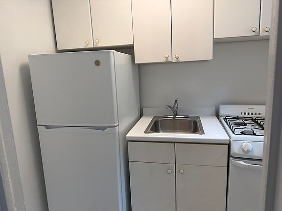 5th image of 108 E 38th St APT 209