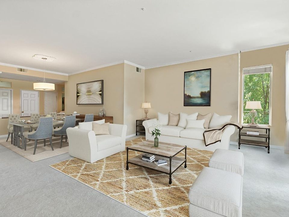 Spacious Living room