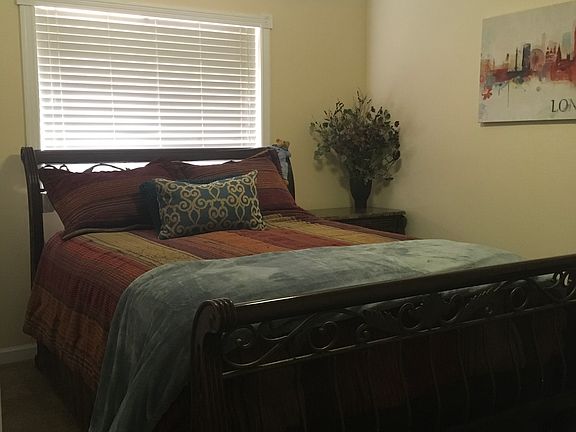 2nd bedroom w/ ensuite