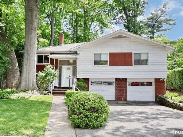 65 Haven Ave, Bergenfield, NJ 07621