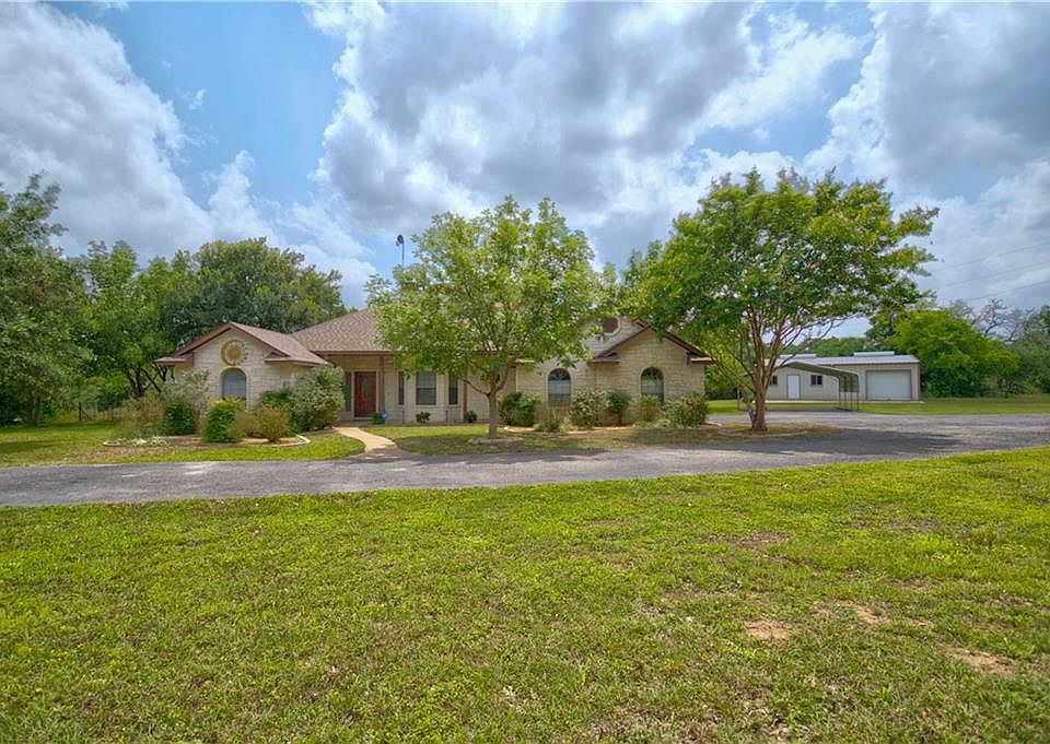 1st image of 101 Ancient Oaks Dr