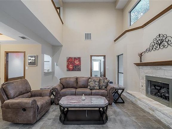 3rd image of 3013 Jomar Dr