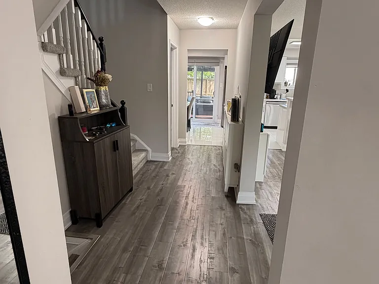 118 Athabaska Rd — Photo 5