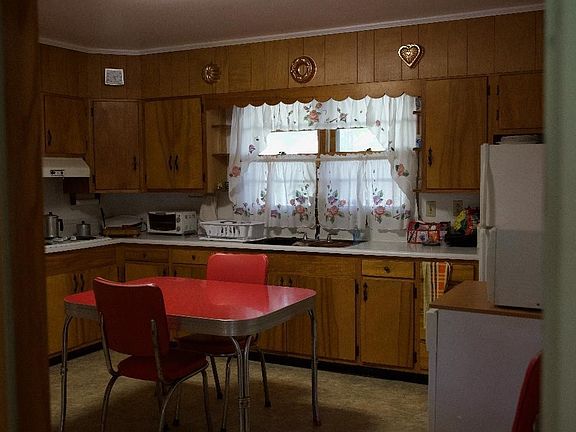 4th image of 275 Bowen Dr