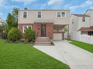 34 Diamond Street, Elmont, NY 11003
