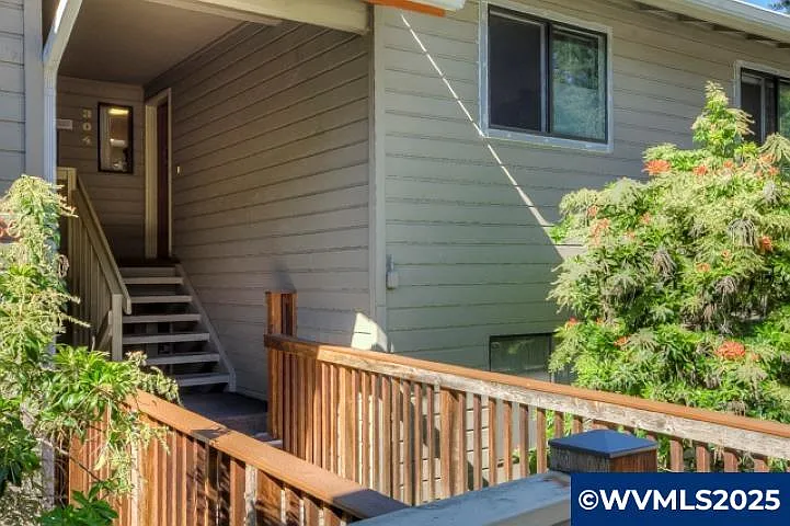 2550 NW Princess St APT 304) photo 1