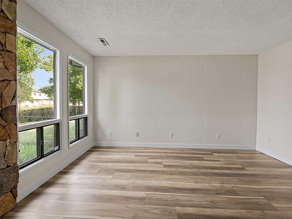5th image of 122 W Berkley Way NW