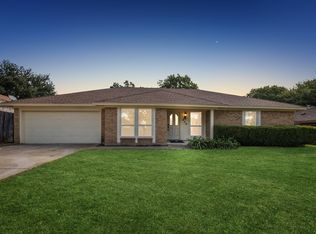 236 Meadowhill Dr, Benbrook, TX 76126