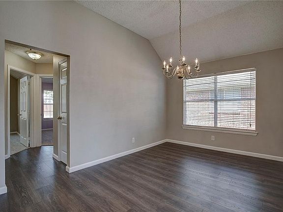 4th image of 2402 Valley Creek Dr