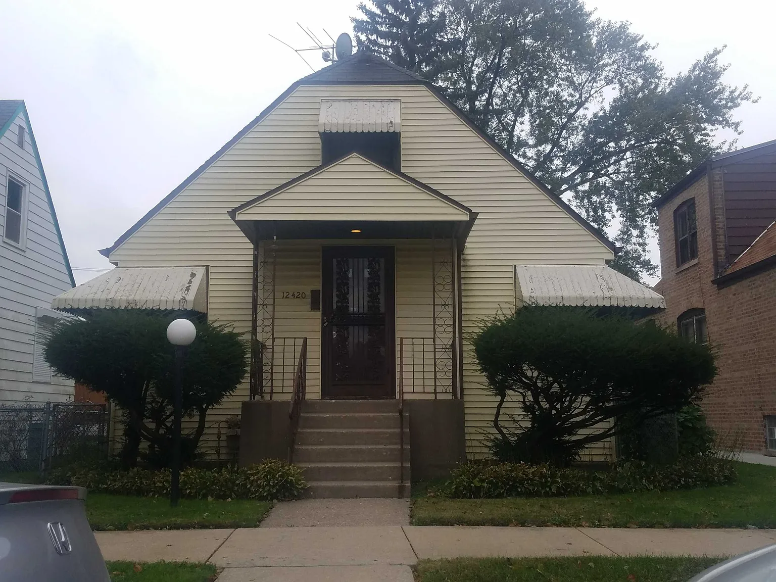 12420 S Lowe Ave photo 1