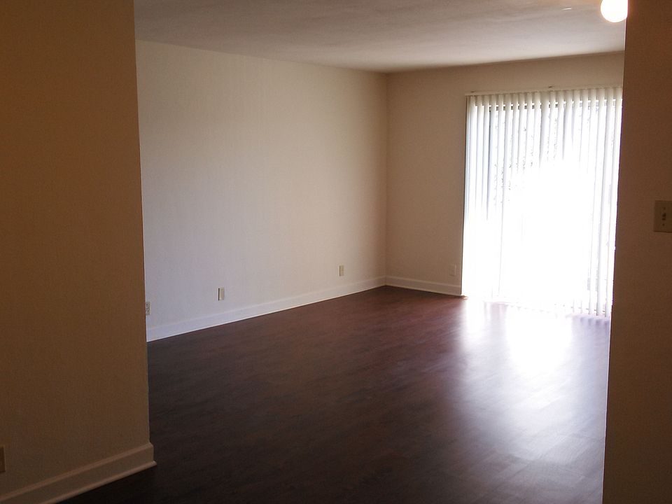 ENTRY LIVING ROOM- DINING ROOM