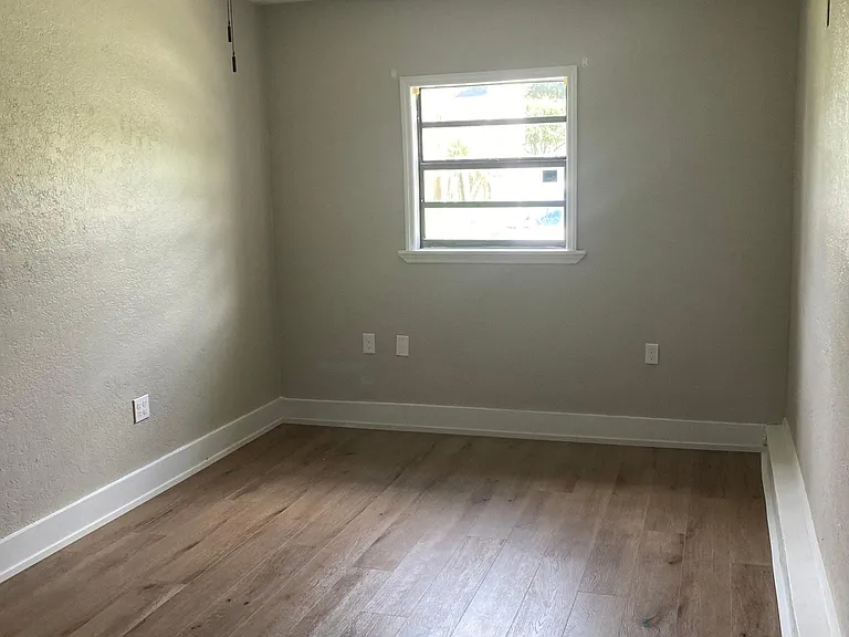 1433 Marigold Dr — Photo 9