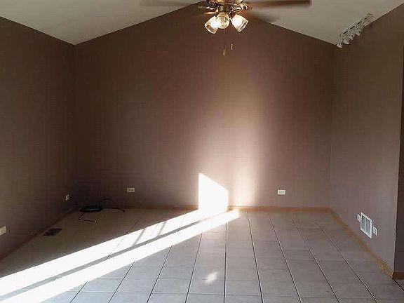 3rd image of 1404 N Elmwood Dr