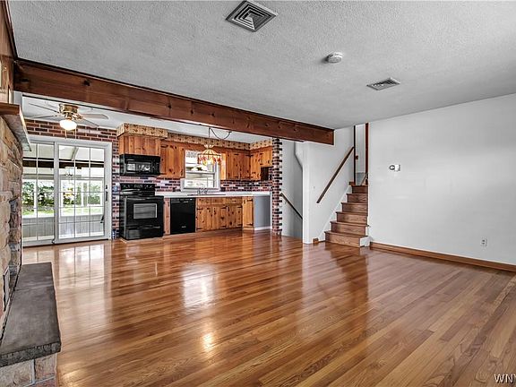 4th image of 959 Wehrle Dr