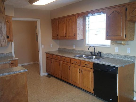 4th image of 928 Monroe Cir