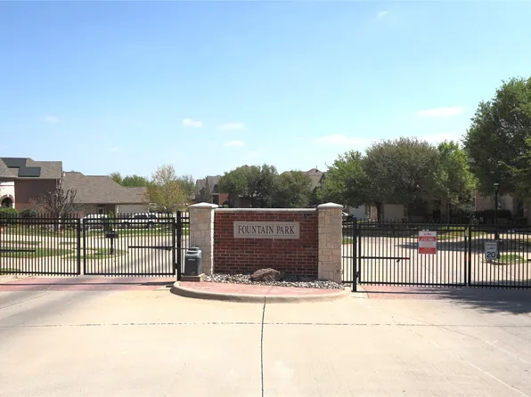 209 Park Meadows Dr, Euless, TX 76039