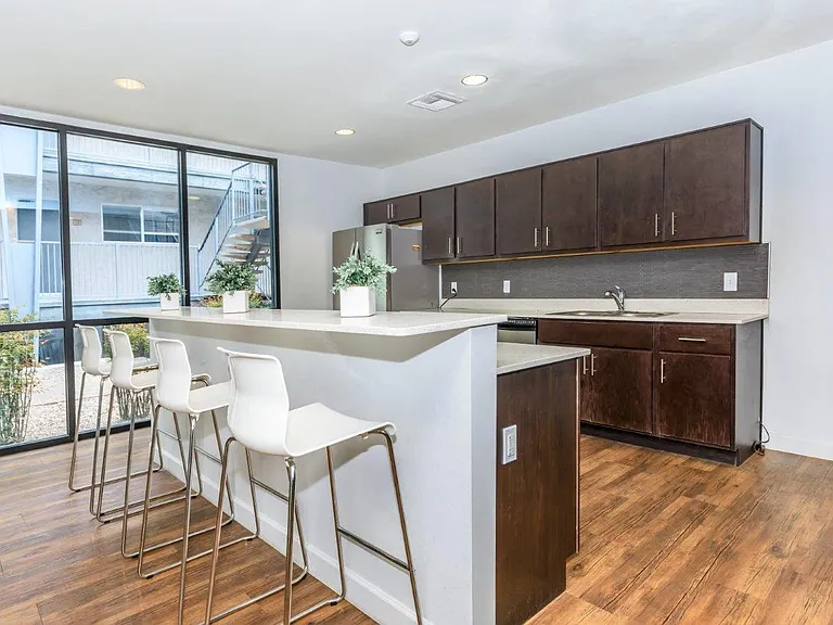 Treehouse Apartments — Photo 20