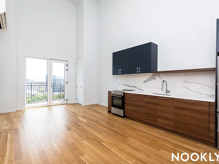 45-57 Davis St #905 — Photo 1