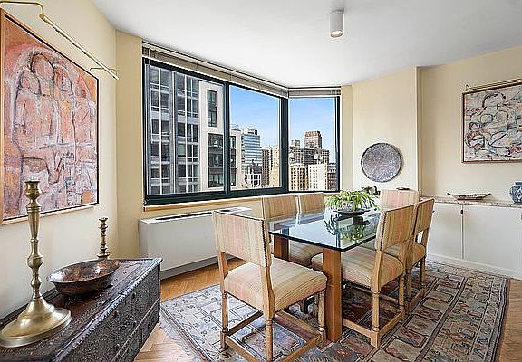 3rd image of 201 W 72nd St APT 14A