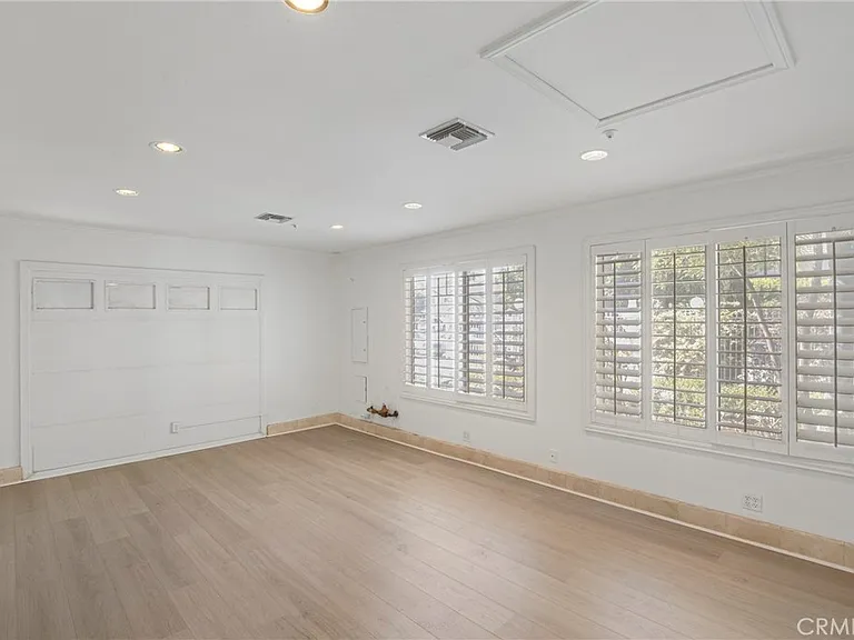 20871 Betron St — Photo 31