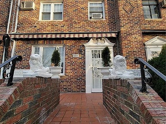 2nd image of 4305 Avenue