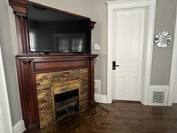 2nd image of 2643 N Oakland Ave
