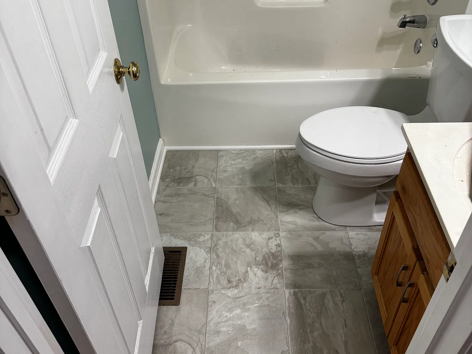3 bed, 1200 sqft, $2,075 — Photo 4